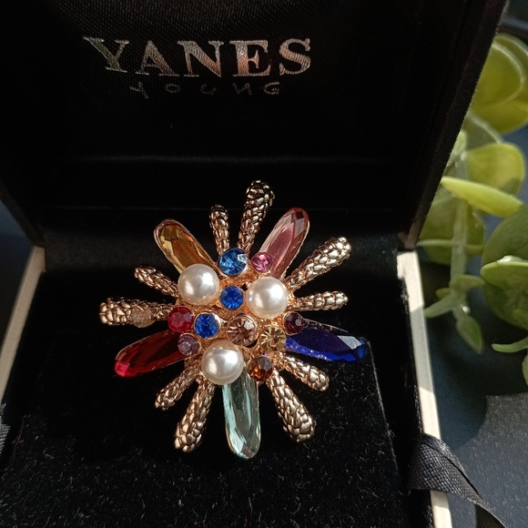 Rainbow Cocktail Daisy Ring - Picture 9 of 17